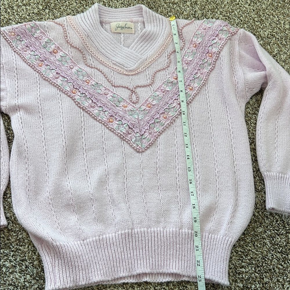 Vintage Jaclyn Smith Purple Lace Floral Pearl Cottagecore Sweater - Picture 11 of 12